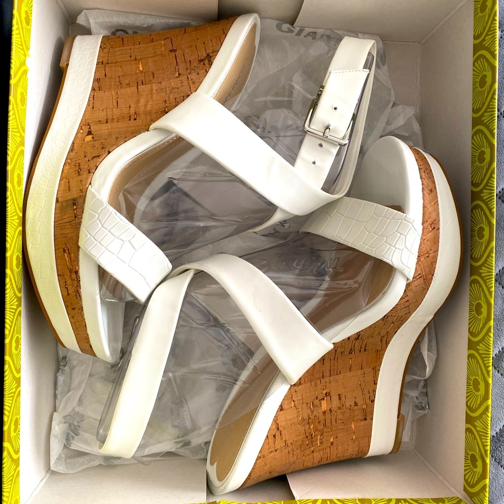 GIANNI BINI wedge. Size 0950